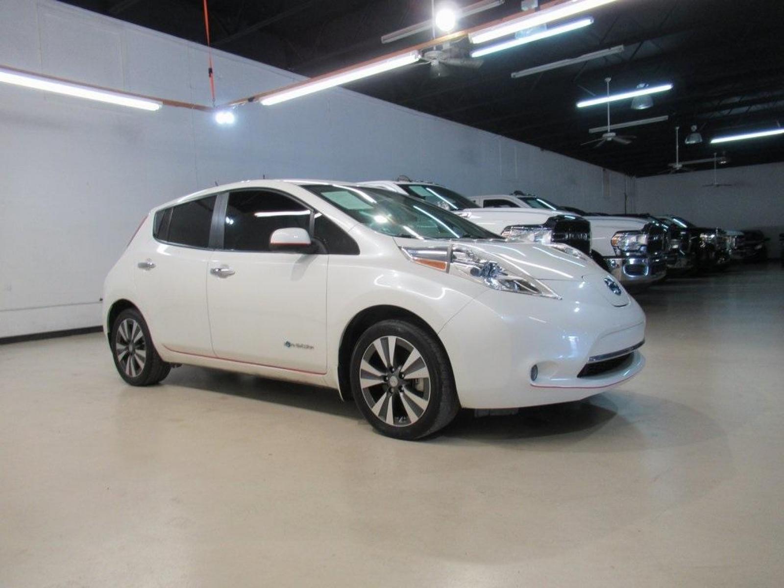 2015 Pearl White /Black Nissan Leaf SV (1N4AZ0CP7FC) with an 80kW AC Synchronous Motor engine, Automatic transmission, located at 15300 Midway Rd., Addison, 75001, (972) 702-0011, 32.958321, -96.838074 - Photo #6