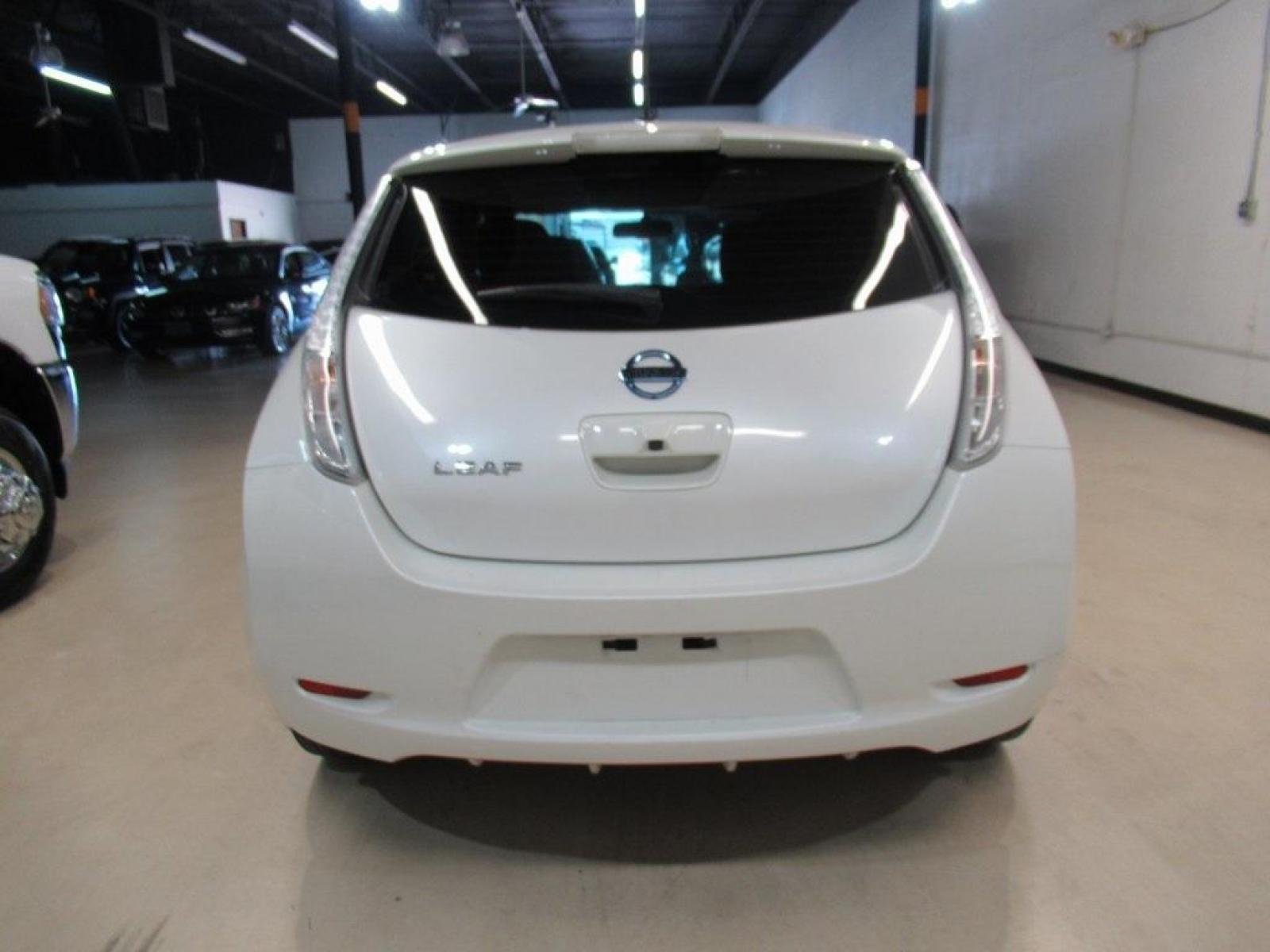 2015 Pearl White /Black Nissan Leaf SV (1N4AZ0CP7FC) with an 80kW AC Synchronous Motor engine, Automatic transmission, located at 15300 Midway Rd., Addison, 75001, (972) 702-0011, 32.958321, -96.838074 - Photo #7