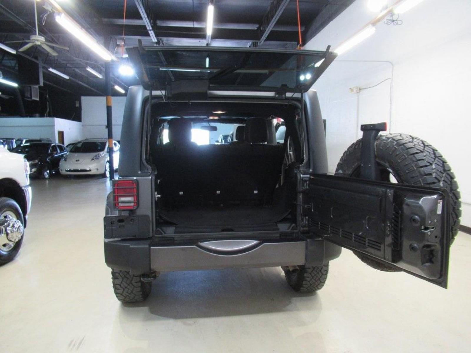 2018 Granite Crystal Metallic Clearcoat /Black Jeep Wrangler JK Unlimited Sahara (1C4BJWEG0JL) with an 3.6L V6 24V VVT engine, Automatic transmission, located at 15300 Midway Rd., Addison, TX, 75001, (972) 702-0011, 32.958321, -96.838074 - Photo #11