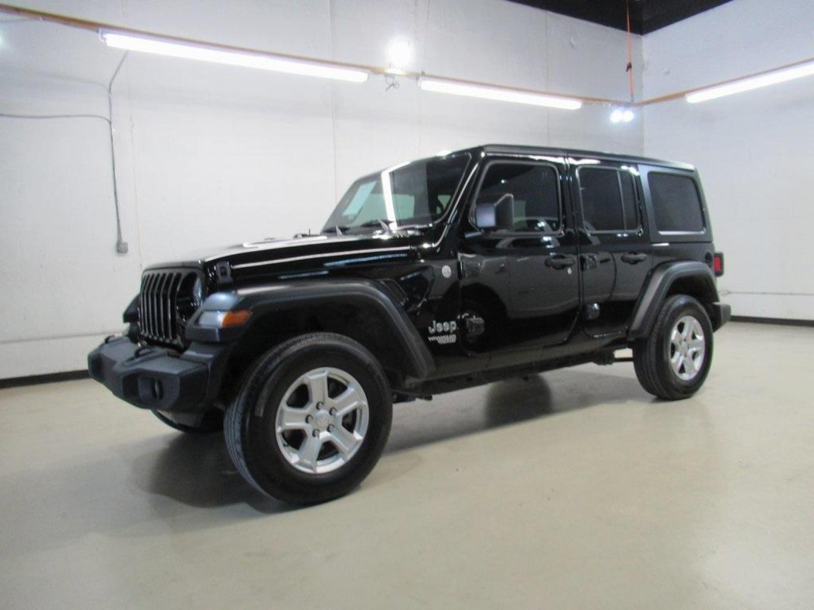 2018 Black Clearcoat /Black Jeep Wrangler Unlimited Sport (1C4HJXDG7JW) with an 3.6L V6 24V VVT engine, Automatic transmission, located at 15300 Midway Rd., Addison, 75001, (972) 702-0011, 32.958321, -96.838074 - Photo #4