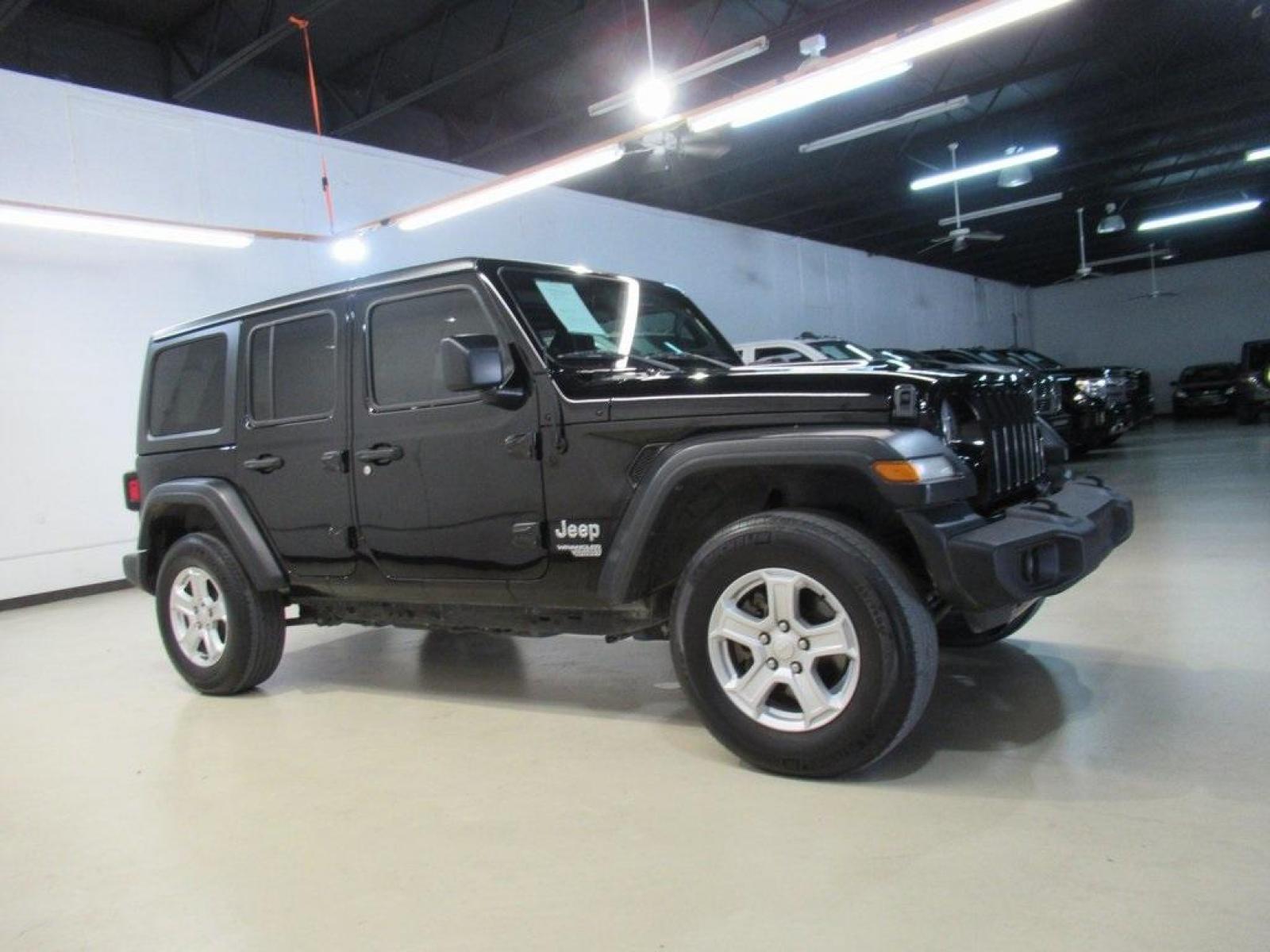 2018 Black Clearcoat /Black Jeep Wrangler Unlimited Sport (1C4HJXDG7JW) with an 3.6L V6 24V VVT engine, Automatic transmission, located at 15300 Midway Rd., Addison, 75001, (972) 702-0011, 32.958321, -96.838074 - Photo #6