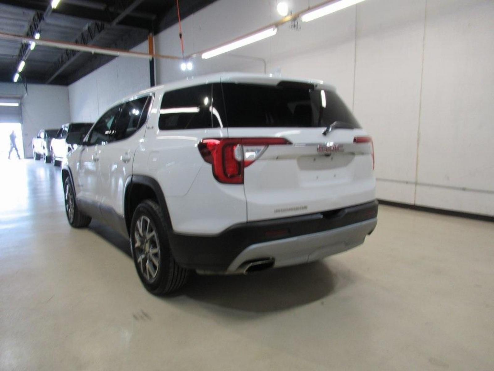 2020 Summit White /Jet Black GMC Acadia SLE (1GKKNKLSXLZ) with an 3.6L V6 SIDI engine, Automatic transmission, located at 15300 Midway Rd., Addison, 75001, (972) 702-0011, 32.958321, -96.838074 - HOME OF THE NO HAGGLE PRICE - WHOLESALE PRICES TO THE PUBLIC!! Backup Camera, Acadia SLE, 4D Sport Utility, 3.6L V6 SIDI, 9-Speed Automatic, FWD, Summit White, Jet Black Cloth.<br><br>Summit White 2020 GMC Acadia SLE<br><br>Recent Arrival! 19/27 City/Highway MPG<br><br><br>At Midway Auto Group, we s - Photo #9