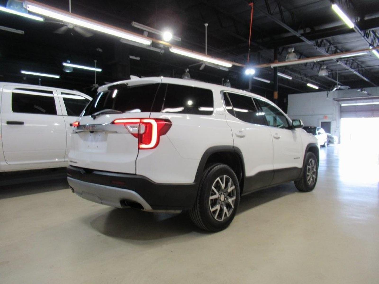 2020 Summit White /Jet Black GMC Acadia SLE (1GKKNKLSXLZ) with an 3.6L V6 SIDI engine, Automatic transmission, located at 15300 Midway Rd., Addison, 75001, (972) 702-0011, 32.958321, -96.838074 - HOME OF THE NO HAGGLE PRICE - WHOLESALE PRICES TO THE PUBLIC!! Backup Camera, Acadia SLE, 4D Sport Utility, 3.6L V6 SIDI, 9-Speed Automatic, FWD, Summit White, Jet Black Cloth.<br><br>Summit White 2020 GMC Acadia SLE<br><br>Recent Arrival! 19/27 City/Highway MPG<br><br><br>At Midway Auto Group, we s - Photo #2