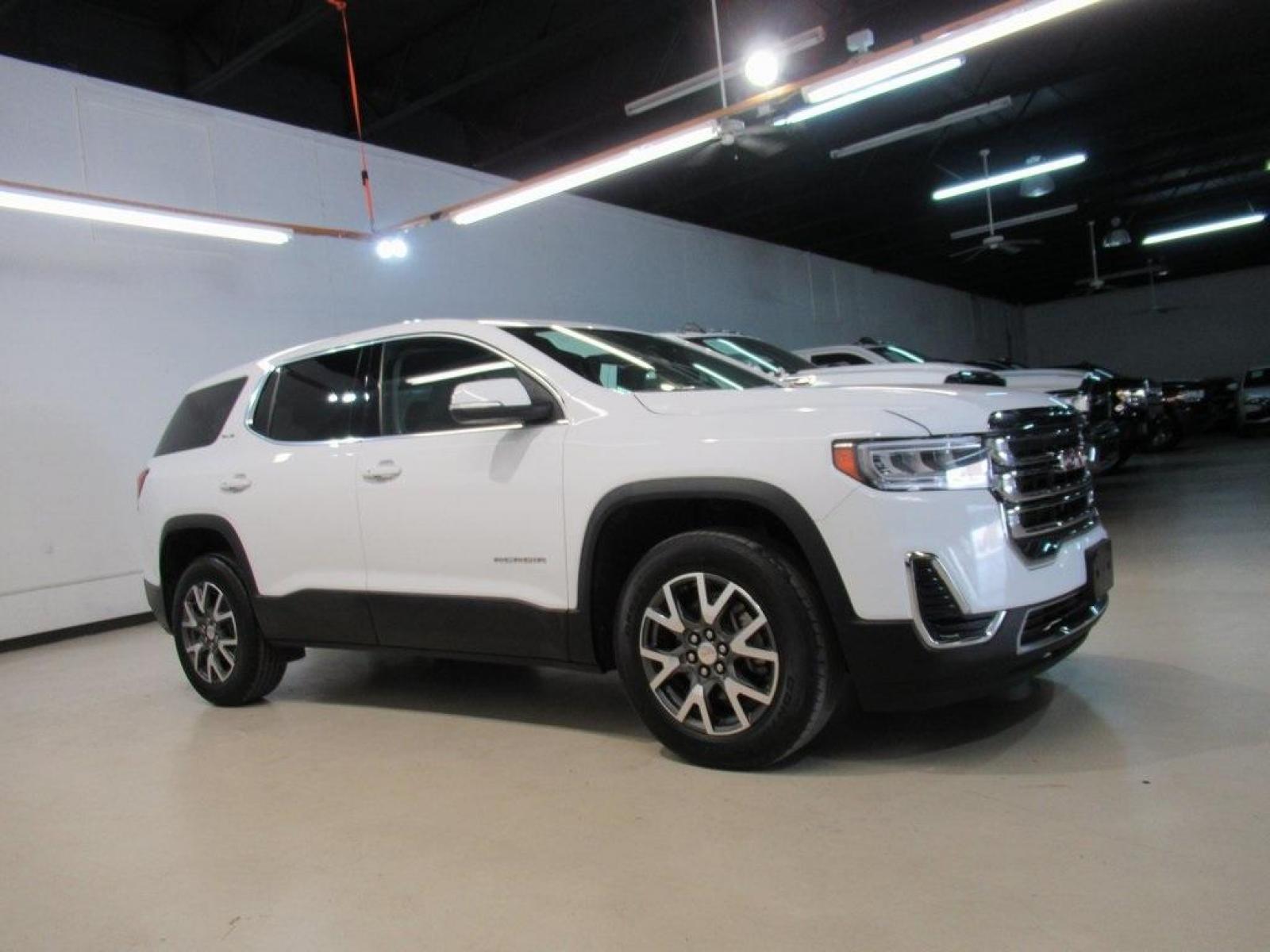 2020 Summit White /Jet Black GMC Acadia SLE (1GKKNKLSXLZ) with an 3.6L V6 SIDI engine, Automatic transmission, located at 15300 Midway Rd., Addison, 75001, (972) 702-0011, 32.958321, -96.838074 - HOME OF THE NO HAGGLE PRICE - WHOLESALE PRICES TO THE PUBLIC!! Backup Camera, Acadia SLE, 4D Sport Utility, 3.6L V6 SIDI, 9-Speed Automatic, FWD, Summit White, Jet Black Cloth.<br><br>Summit White 2020 GMC Acadia SLE<br><br>Recent Arrival! 19/27 City/Highway MPG<br><br><br>At Midway Auto Group, we s - Photo #6