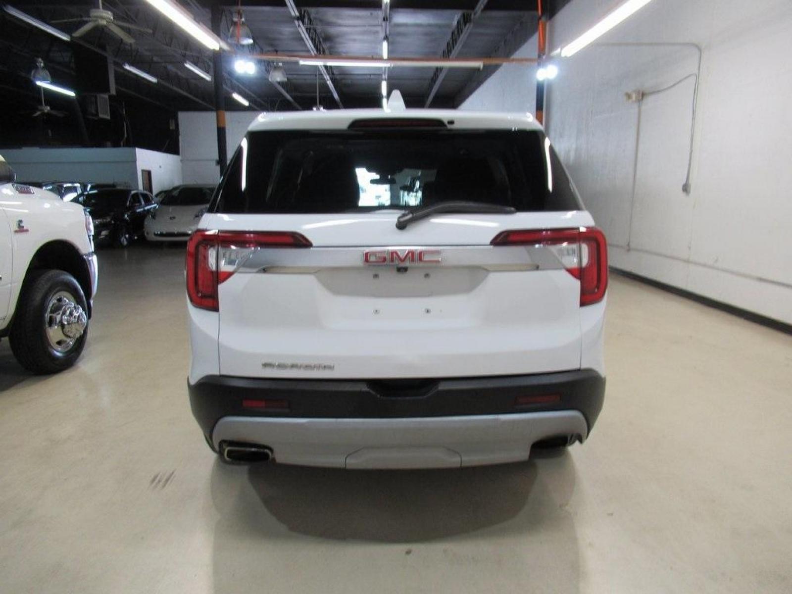 2020 Summit White /Jet Black GMC Acadia SLE (1GKKNKLSXLZ) with an 3.6L V6 SIDI engine, Automatic transmission, located at 15300 Midway Rd., Addison, 75001, (972) 702-0011, 32.958321, -96.838074 - HOME OF THE NO HAGGLE PRICE - WHOLESALE PRICES TO THE PUBLIC!! Backup Camera, Acadia SLE, 4D Sport Utility, 3.6L V6 SIDI, 9-Speed Automatic, FWD, Summit White, Jet Black Cloth.<br><br>Summit White 2020 GMC Acadia SLE<br><br>Recent Arrival! 19/27 City/Highway MPG<br><br><br>At Midway Auto Group, we s - Photo #7