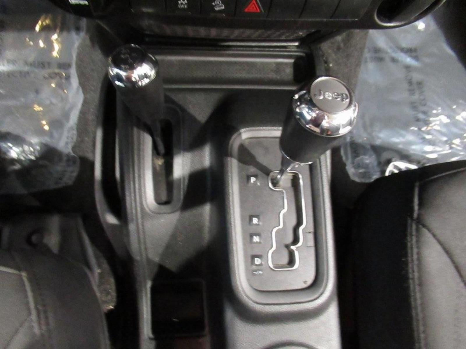 2018 Billet Silver Metallic Clearcoat /Black Jeep Wrangler JK Unlimited Sport (1C4BJWDG6JL) with an 3.6L V6 24V VVT engine, Automatic transmission, located at 15300 Midway Rd., Addison, 75001, (972) 702-0011, 32.958321, -96.838074 - Photo #19