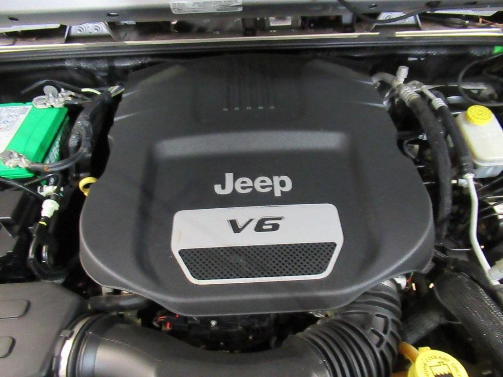 2018 Billet Silver Metallic Clearcoat /Black Jeep Wrangler JK Unlimited Sport (1C4BJWDG6JL) with an 3.6L V6 24V VVT engine, Automatic transmission, located at 15300 Midway Rd., Addison, 75001, (972) 702-0011, 32.958321, -96.838074 - Photo #24