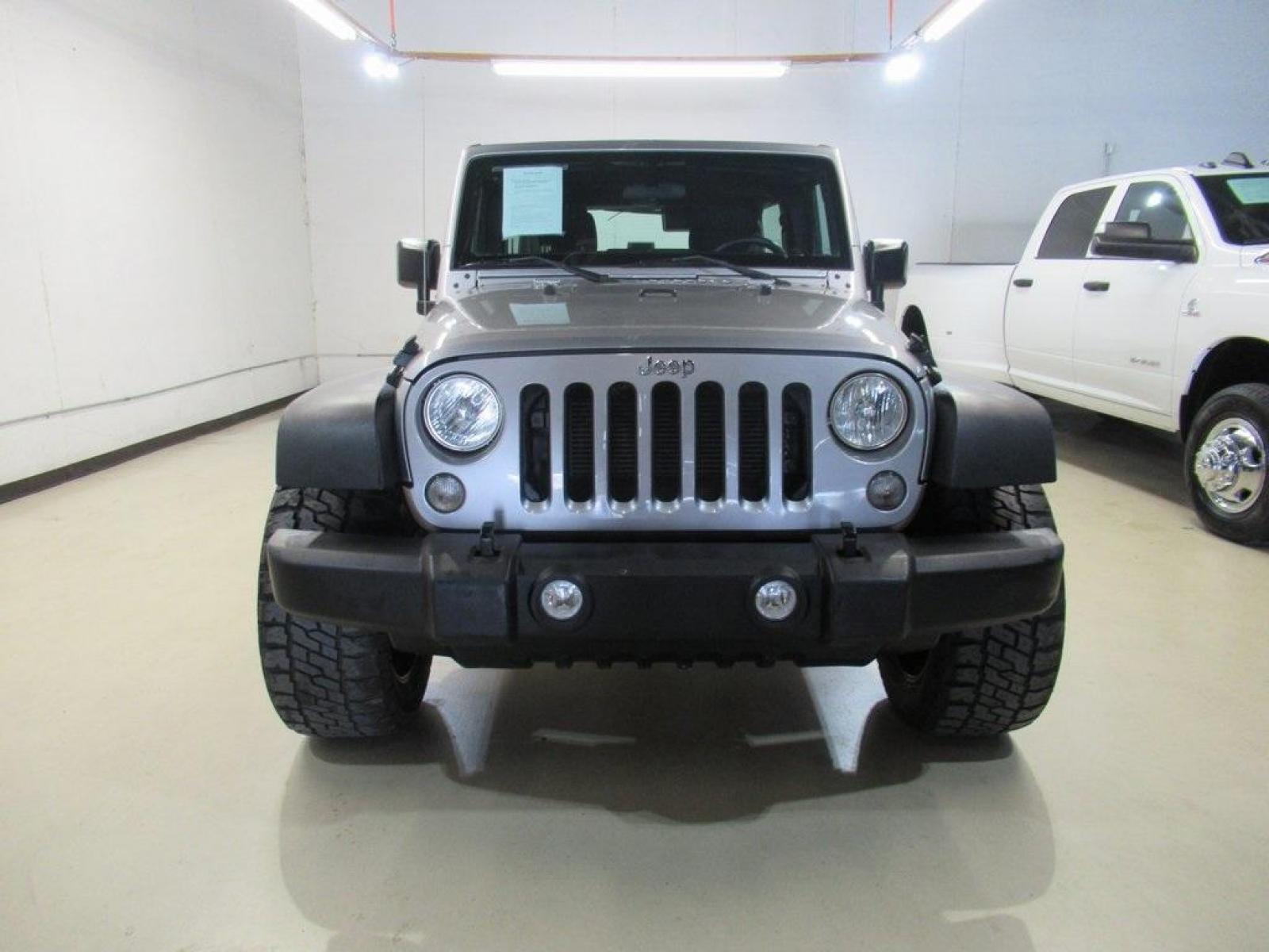 2018 Billet Silver Metallic Clearcoat /Black Jeep Wrangler JK Unlimited Sport (1C4BJWDG6JL) with an 3.6L V6 24V VVT engine, Automatic transmission, located at 15300 Midway Rd., Addison, TX, 75001, (972) 702-0011, 32.958321, -96.838074 - Photo #5