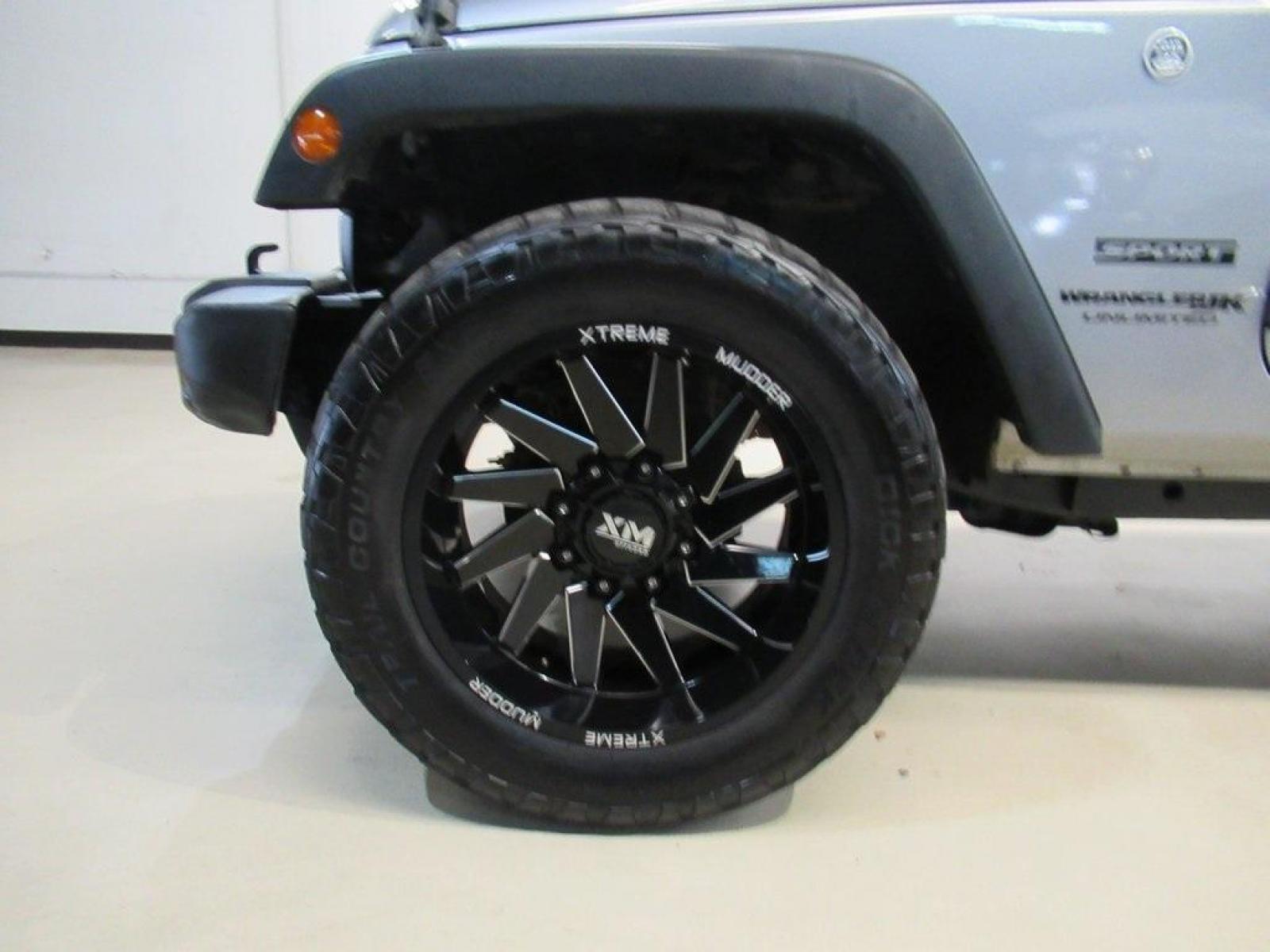 2018 Billet Silver Metallic Clearcoat /Black Jeep Wrangler JK Unlimited Sport (1C4BJWDG6JL) with an 3.6L V6 24V VVT engine, Automatic transmission, located at 15300 Midway Rd., Addison, TX, 75001, (972) 702-0011, 32.958321, -96.838074 - Photo #8