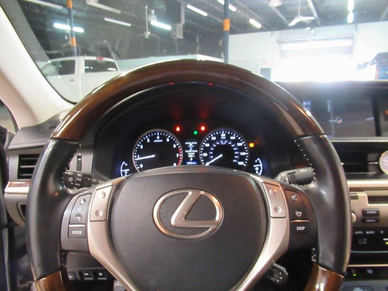 2013 Silver Lining Metallic /Light Gray Lexus ES 350 (JTHBK1GG8D2) with an 3.5L V6 DOHC Dual VVT-i 24V engine, Automatic transmission, located at 15300 Midway Rd., Addison, 75001, (972) 702-0011, 32.958321, -96.838074 - Photo #20