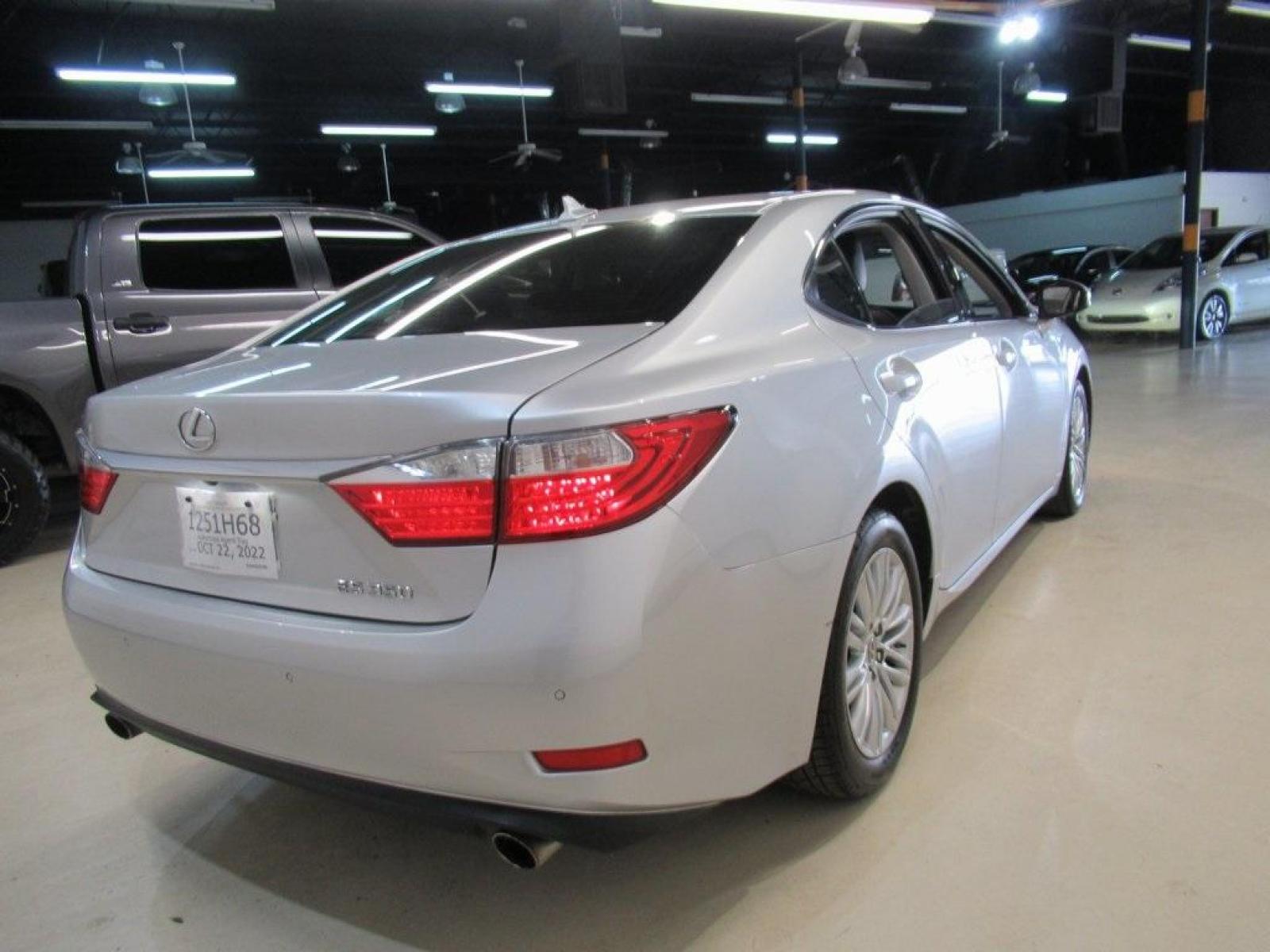 2013 Silver Lining Metallic /Light Gray Lexus ES 350 (JTHBK1GG8D2) with an 3.5L V6 DOHC Dual VVT-i 24V engine, Automatic transmission, located at 15300 Midway Rd., Addison, 75001, (972) 702-0011, 32.958321, -96.838074 - HOME OF THE NO HAGGLE PRICE - WHOLESALE PRICES TO THE PUBLIC!! Navigation, ES 350, 4D Sedan, 3.5L V6 DOHC Dual VVT-i 24V, 6-Speed Automatic with Sequential Shift ECT-i, FWD, Silver, Light Gray Leather.<br><br>Silver 2013 Lexus ES 350<br><br>Recent Arrival! 21/31 City/Highway MPG<br><br>Awards:<br> - Photo #2