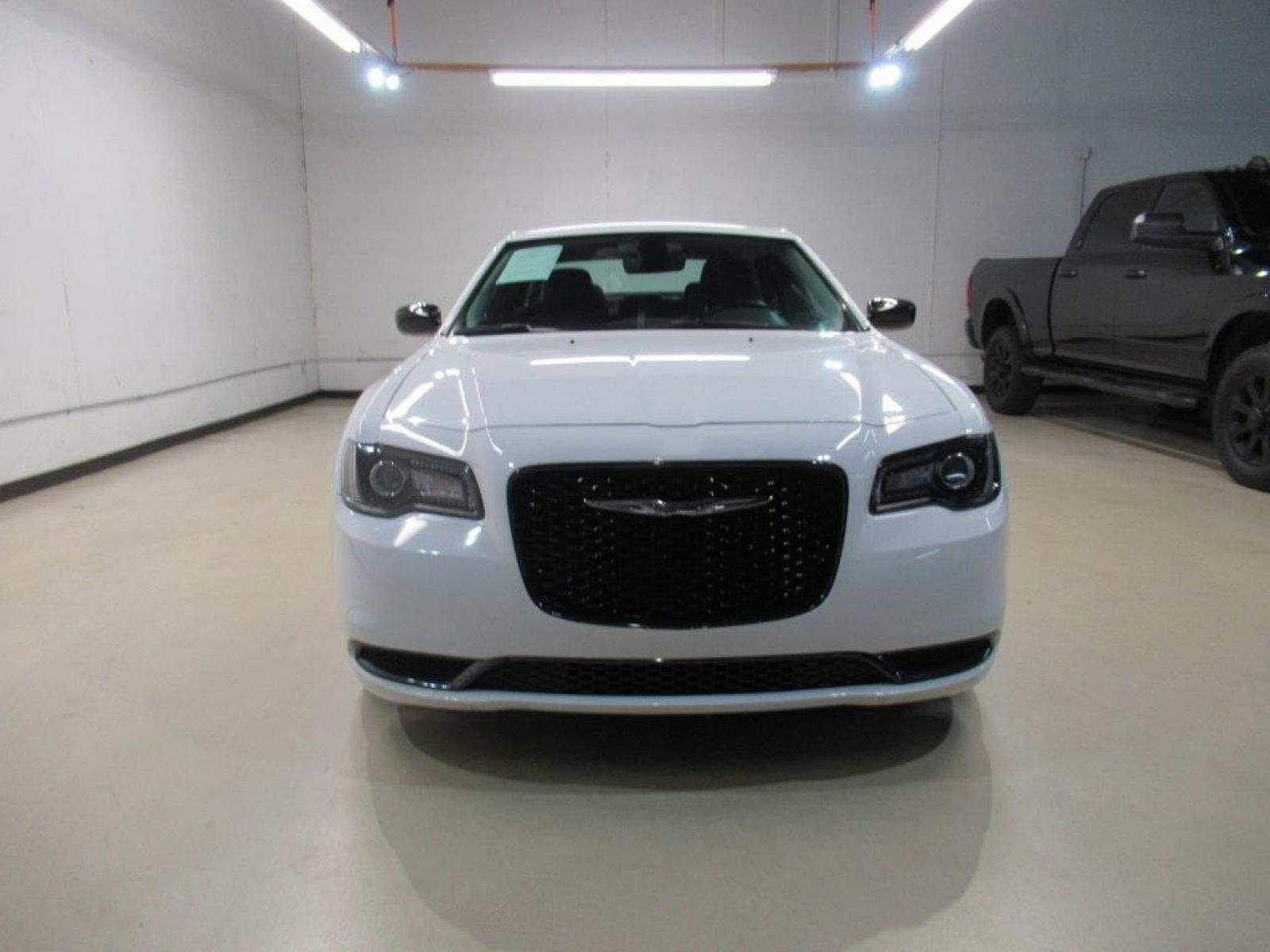 2019 Bright White Clearcoat /Black Chrysler 300 Touring (2C3CCAAG4KH) with an 3.6L V6 24V VVT engine, Automatic transmission, located at 15300 Midway Rd., Addison, 75001, (972) 702-0011, 32.958321, -96.838074 - Photo #5