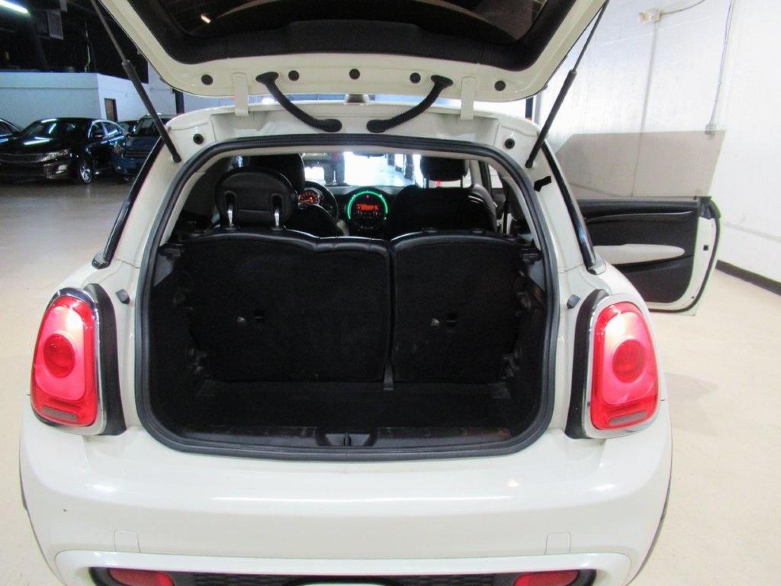 2014 Pepper White /Carbon Black MINI Cooper S Base (WMWXM7C51ET) with an 2.0L 16V TwinPower Turbo engine, Manual transmission, located at 15300 Midway Rd., Addison, 75001, (972) 702-0011, 32.958321, -96.838074 - Photo #9