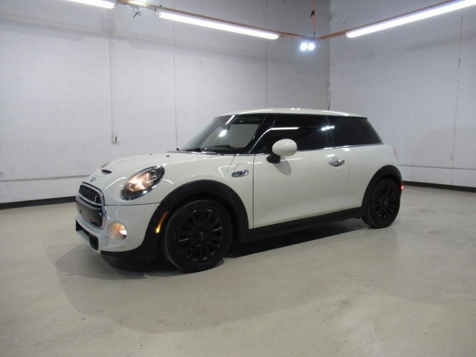 2014 Pepper White /Carbon Black MINI Cooper S Base (WMWXM7C51ET) with an 2.0L 16V TwinPower Turbo engine, Manual transmission, located at 15300 Midway Rd., Addison, 75001, (972) 702-0011, 32.958321, -96.838074 - Photo #4
