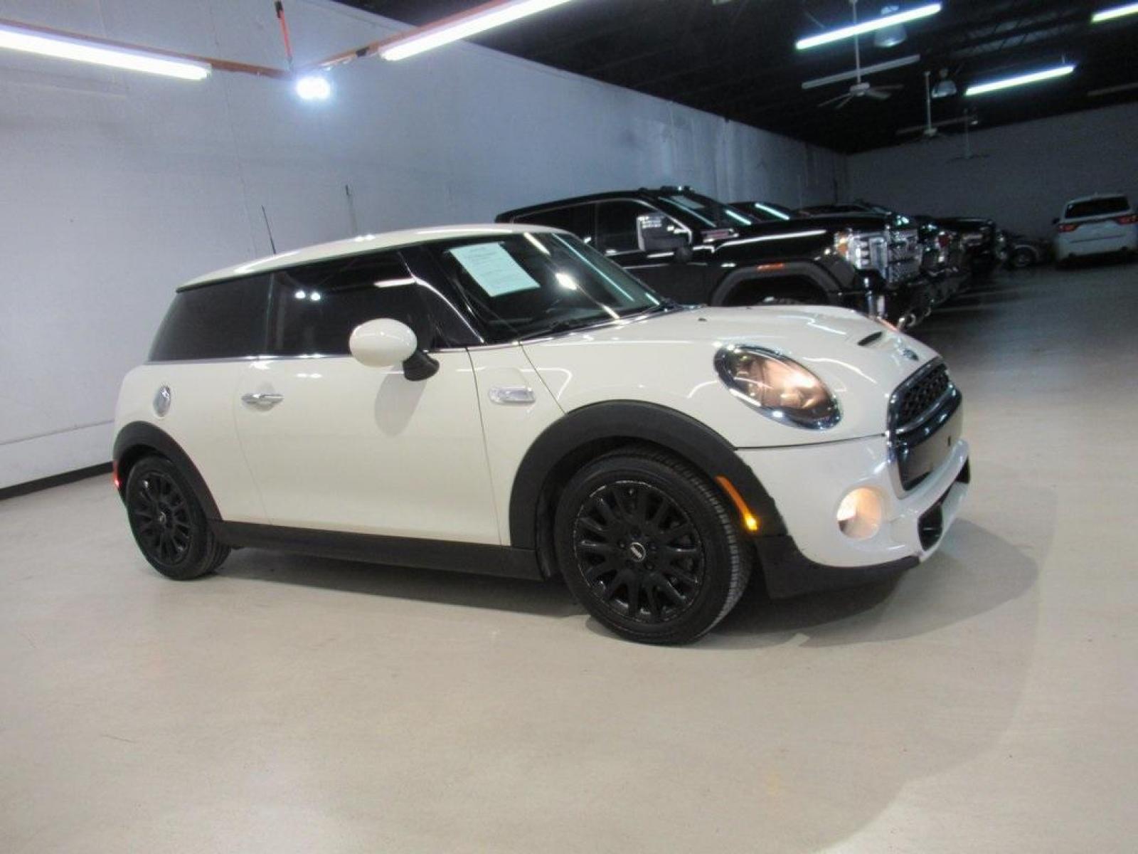2014 Pepper White /Carbon Black MINI Cooper S Base (WMWXM7C51ET) with an 2.0L 16V TwinPower Turbo engine, Manual transmission, located at 15300 Midway Rd., Addison, 75001, (972) 702-0011, 32.958321, -96.838074 - Photo #6