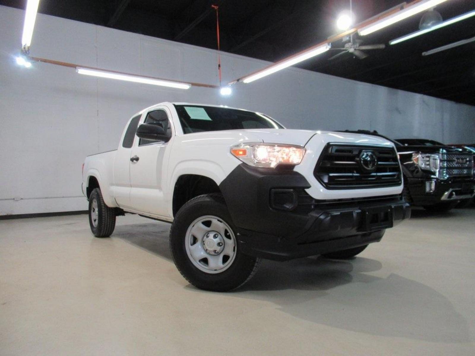 2018 Super White /Cement Gray Toyota Tacoma SR5 (5TFSX5EN0JX) with an 2.7L I4 DOHC 16V engine, Automatic transmission, located at 15300 Midway Rd., Addison, 75001, (972) 702-0011, 32.958321, -96.838074 - HOME OF THE NO HAGGLE PRICE - WHOLESALE PRICES TO THE PUBLIC!! Tacoma SR5, 4D Access Cab, 2.7L I4 DOHC 16V, 6-Speed Automatic, 4WD, Super White, Cement Gray Cloth.<br><br>Super White 2018 Toyota Tacoma SR5<br><br>Recent Arrival!<br><br>Awards:<br> * 2018 KBB.com 5-Year Cost to Own Awards * 2018 K - Photo #1