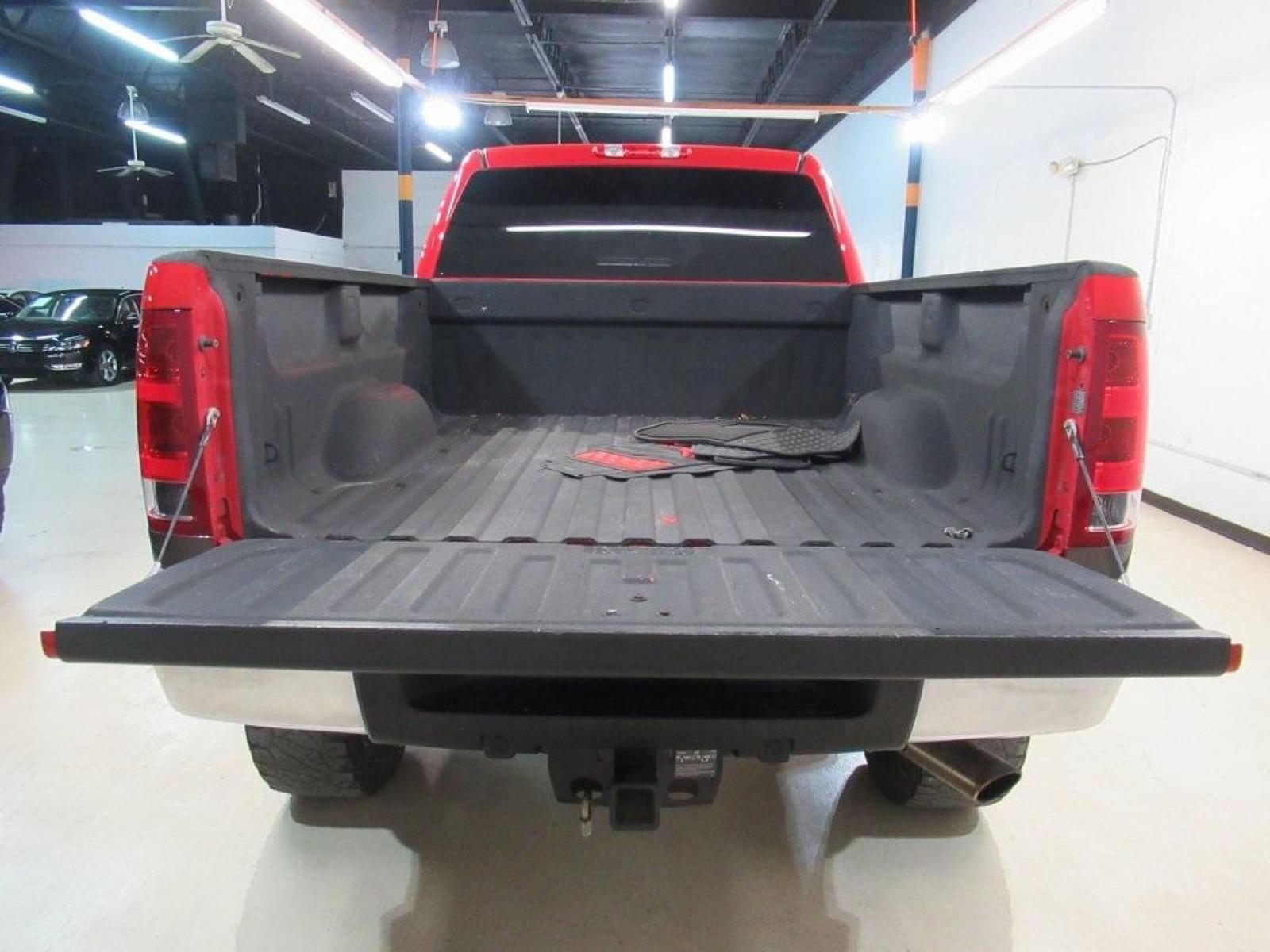 2014 Fire Red /Ebony GMC Sierra 2500HD SLE (1GT120CG0EF) with an Vortec 6.0L V8 SFI Flex Fuel VVT engine, Automatic transmission, located at 15300 Midway Rd., Addison, 75001, (972) 702-0011, 32.958321, -96.838074 - HOME OF THE NO HAGGLE PRICE - WHOLESALE PRICES TO THE PUBLIC!! 4WD, Bluetooth, Hands Free Connectivity, Navigation, Premium Audio, Backup Camera, Sierra 2500HD SLE ROCKY RIDGE PACKAGE, 4D Crew Cab, Vortec 6.0L V8 SFI Flex Fuel VVT, 6-Speed Automatic HD Electronic with Overdrive, 4WD, Fire Red, Ebony - Photo #8