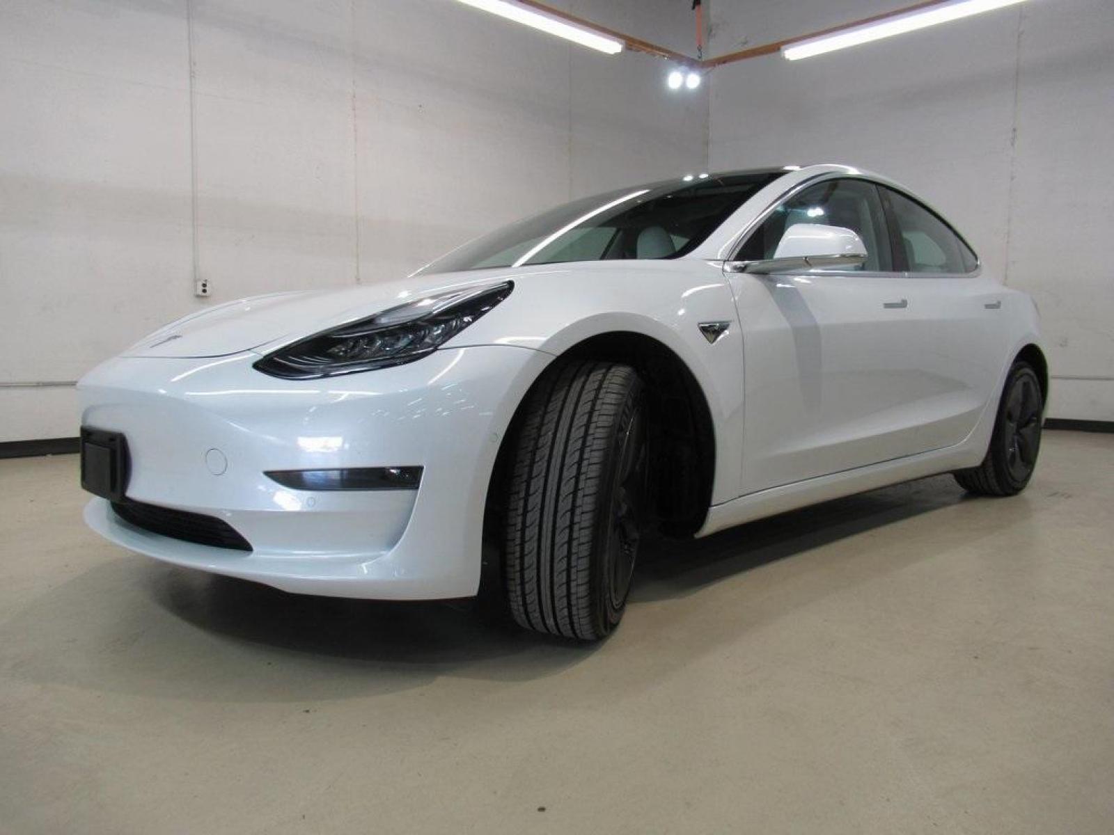 2019 Pearl White Multi-Coat /White/Black Tesla Model 3 Mid Range (5YJ3E1EA3KF) with an 10-Cylinder Electric ZEV engine, Automatic transmission, located at 15300 Midway Rd., Addison, 75001, (972) 702-0011, 32.958321, -96.838074 - HOME OF THE NO HAGGLE PRICE - WHOLESALE PRICES TO THE PUBLIC!! Model 3 Mid Range, 4D Sedan, 10-Cylinder Electric ZEV, 1-Speed Automatic, RWD, White, White/Black w/Premium Seat Trim. Priced below KBB Fair Purchase Price! Odometer is 6764 miles below market average!<br><br>White 2019 Tesla Model 3 Mid - Photo #4